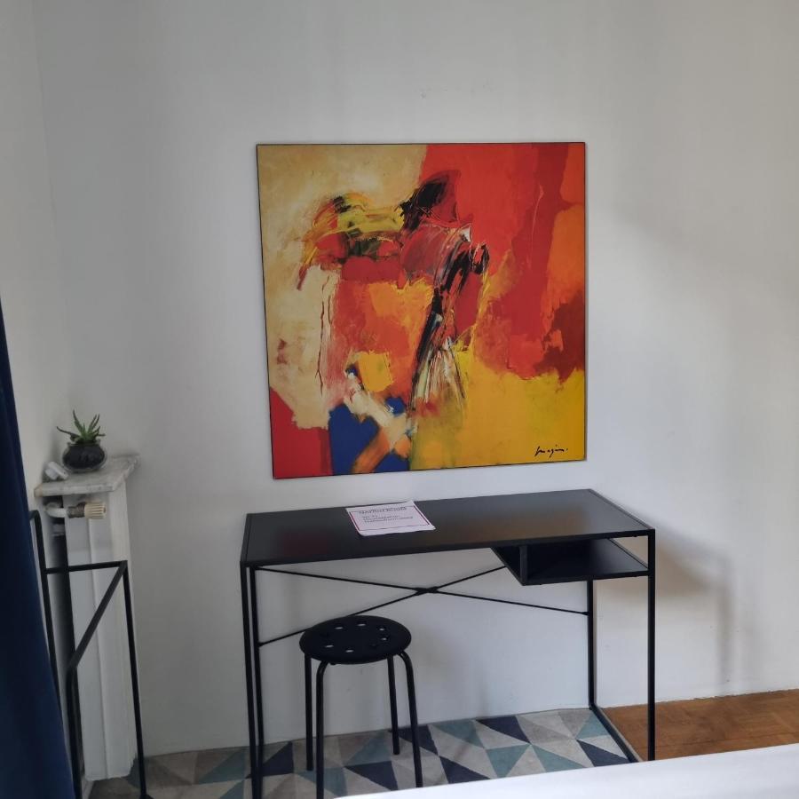 Double Bed Room Homestay Shared Accommodation Paris Exterior photo